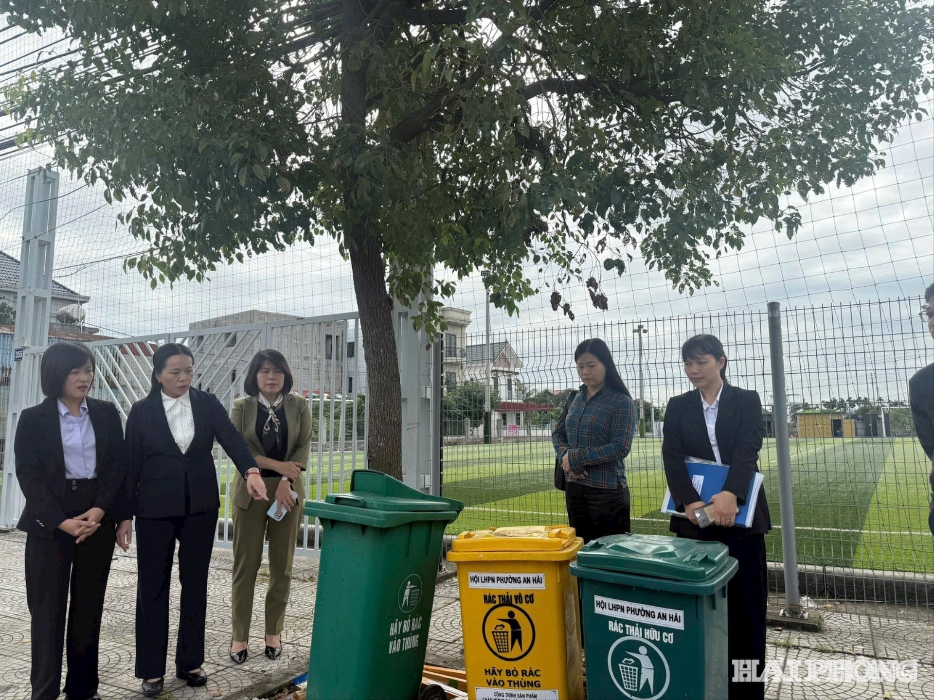 សម្ព័ន្ធនារីទីក្រុងកំពុងត្រួតពិនិត្យការតម្រៀបកាកសំណល់នៅប្រភពក្នុងសង្កាត់ An Duong។