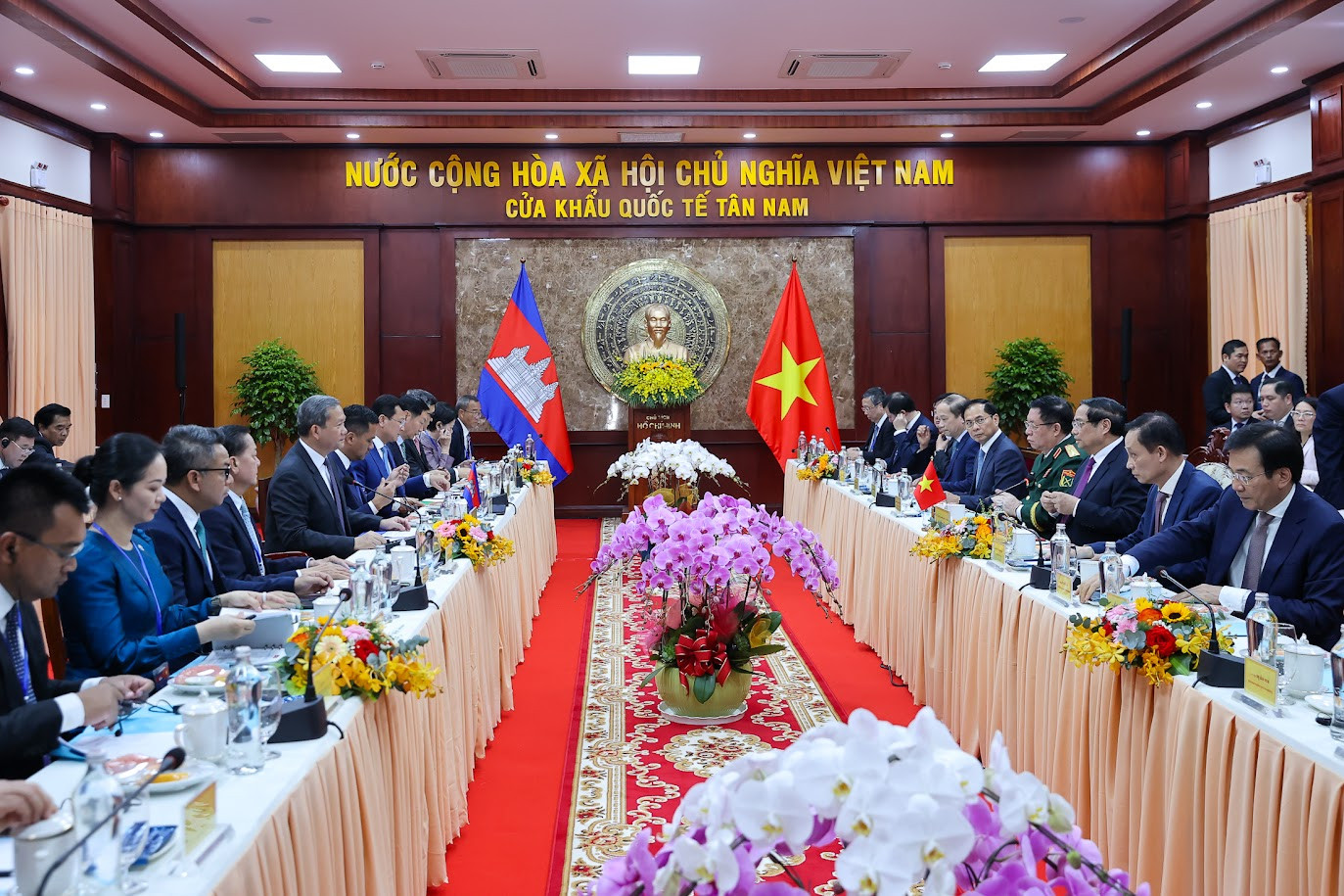 Thủ tướng Phạm Minh Chính hội đàm với Thủ tướng Campuchia Hun Manet- Ảnh 1. Thủ tướng Phạm Minh Chính hội đàm với Thủ tướng Campuchia Hun Manet- Ảnh 1.