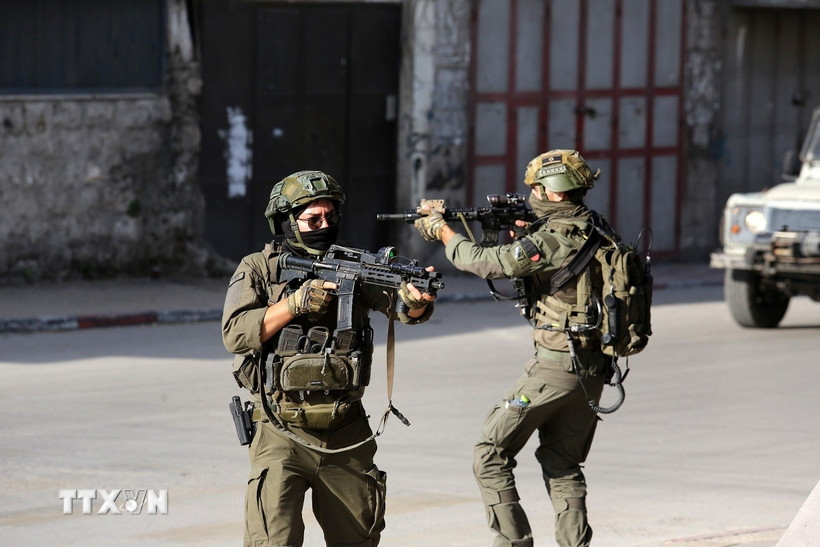 Binh sỹ Israel được triển khai tại thành phố Nablus, Bờ Tây. (Ảnh: THX/TTXVN)