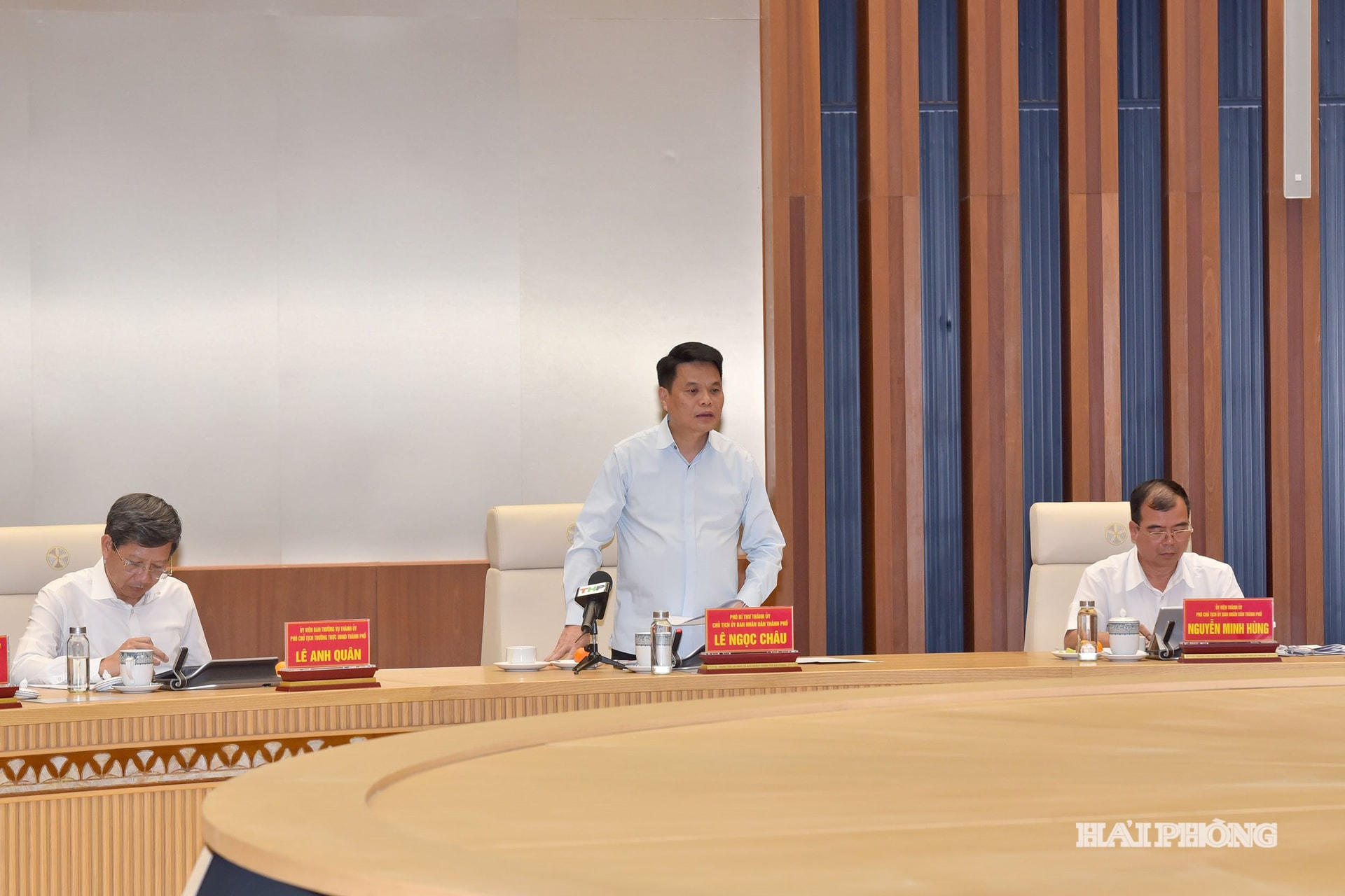 Komrad Le Ngoc Chau, Timbalan Setiausaha Jawatankuasa Parti Bandaraya, Pengerusi Jawatankuasa Rakyat Kota menyampaikan ucapan penggulungan pada mesyuarat itu.