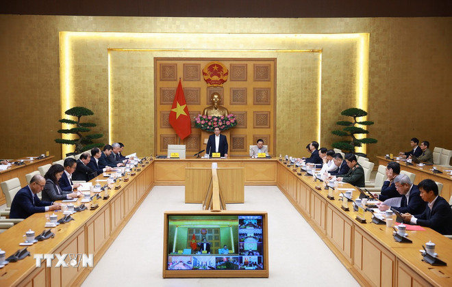 Thủ tướng Phạm Minh Chính chủ trì họp triển khai “Chiến dịch Quang Trung” thần tốc xây dựng nhà ở cho các gia đình bị thiệt hại do thiên tai tại miền Trung. (Ảnh: Dương Giang/TTXVN) ttxvn-0912-thu-tuong-xay-nha-vung-lu-1.jpg