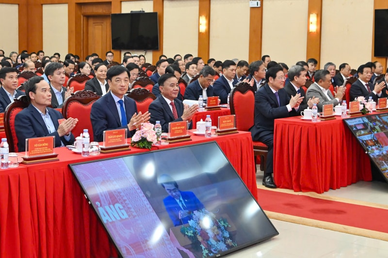 ban-noi-chinh.jpg