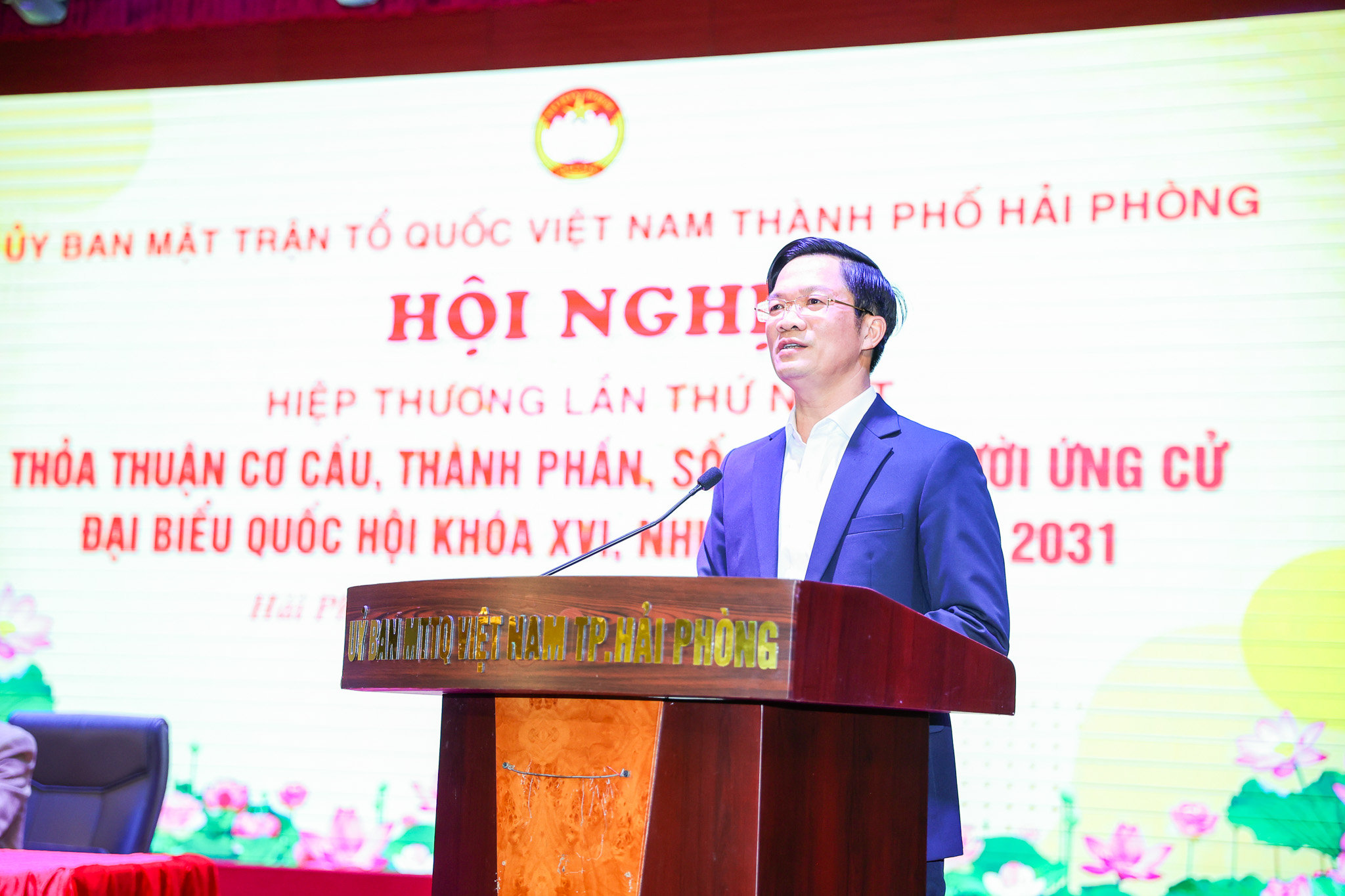 Đồng chí Phạm Văn Lập, Phó bí thư Thành uỷ, Chủ tịch Uỷ ban MTTQ Việt Nam thành phố phát biểu tại hội nghị