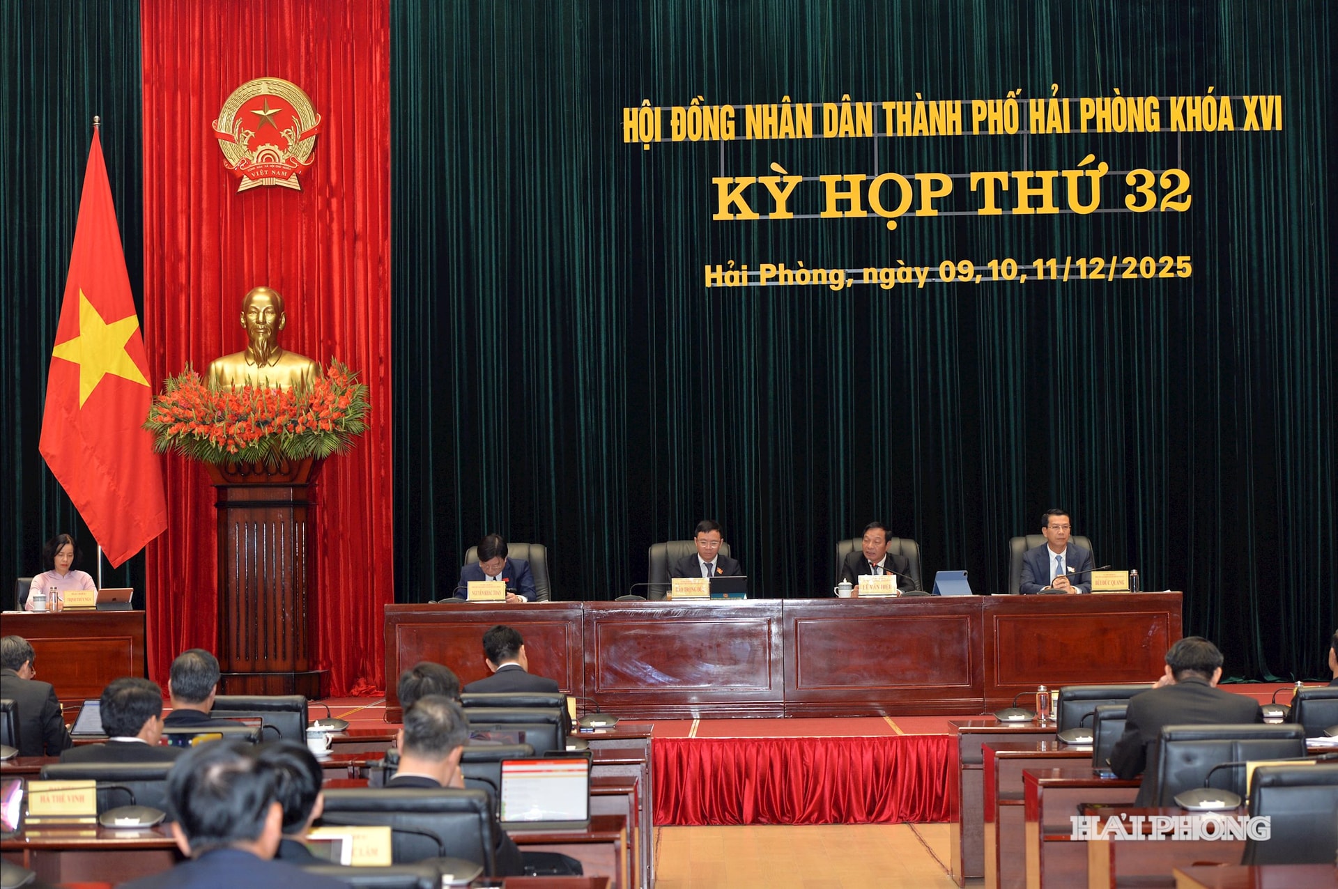 Đoàn chủ tịch điều hành kỳ họp