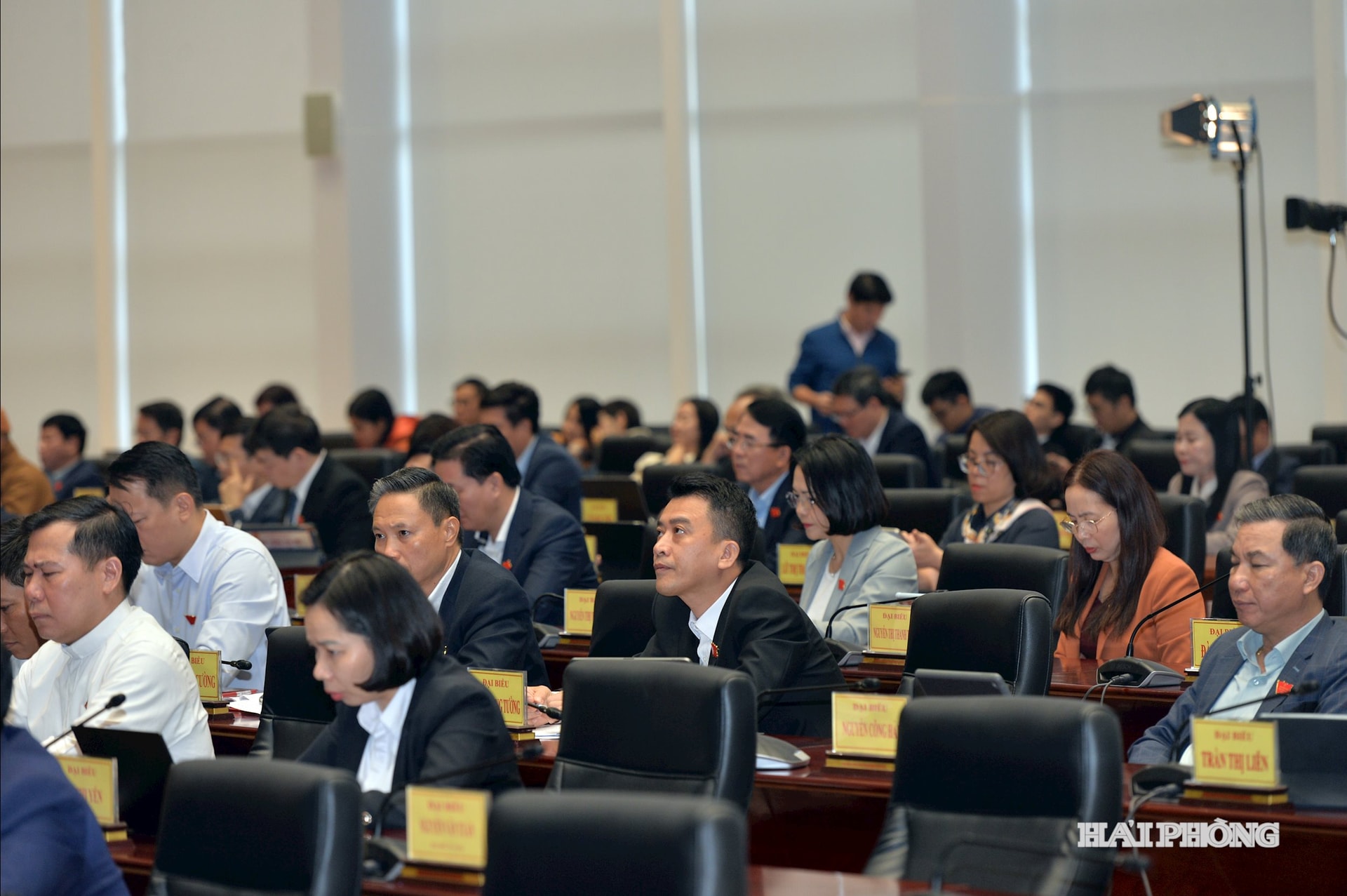 Các đại biểu dự kỳ họp