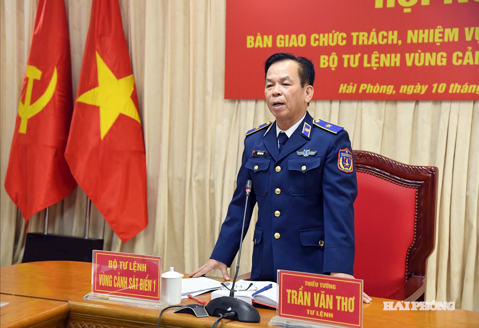 Thiếu tướng Trần Văn Thơ phát biểu tại hội nghị bàn giao
