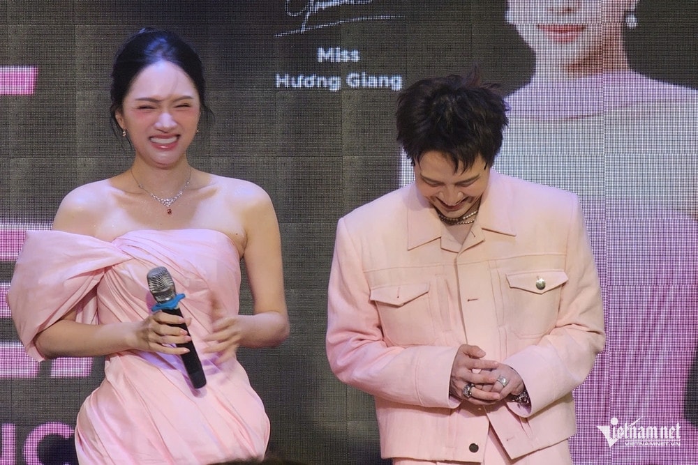 https://static-images.vnncdn.net/vps_images_publish/000001/000003/2025/12/11/w-huong-giang-005-129.jpg