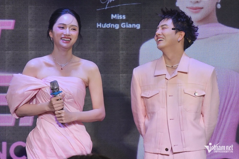 https://static-images.vnncdn.net/vps_images_publish/000001/000003/2025/12/11/w-huong-giang-006-130.jpg