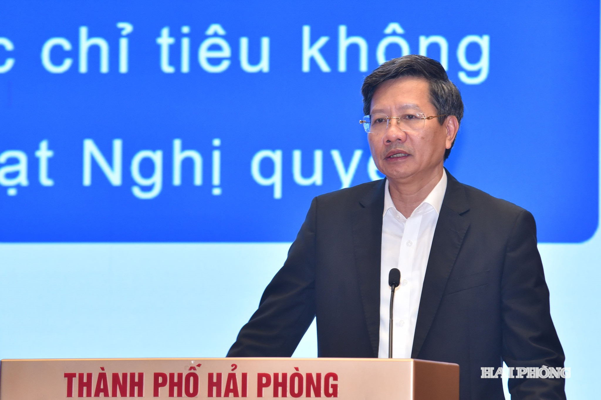 Đồng chí Lê Anh Quân, Phó chủ tịch Thường trực UBND thành phố phát biểu tại hội nghị.