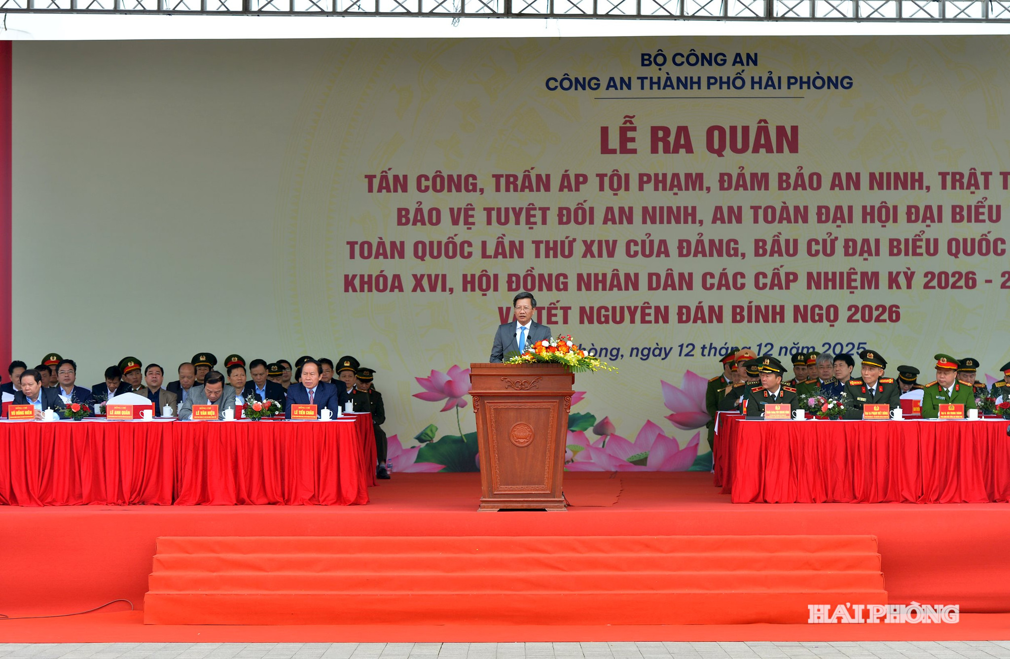 Đồng chí Lê Anh Quân, Phó chủ tịch Thường trực UBND thành phố phát biểu tại lễ ra quân