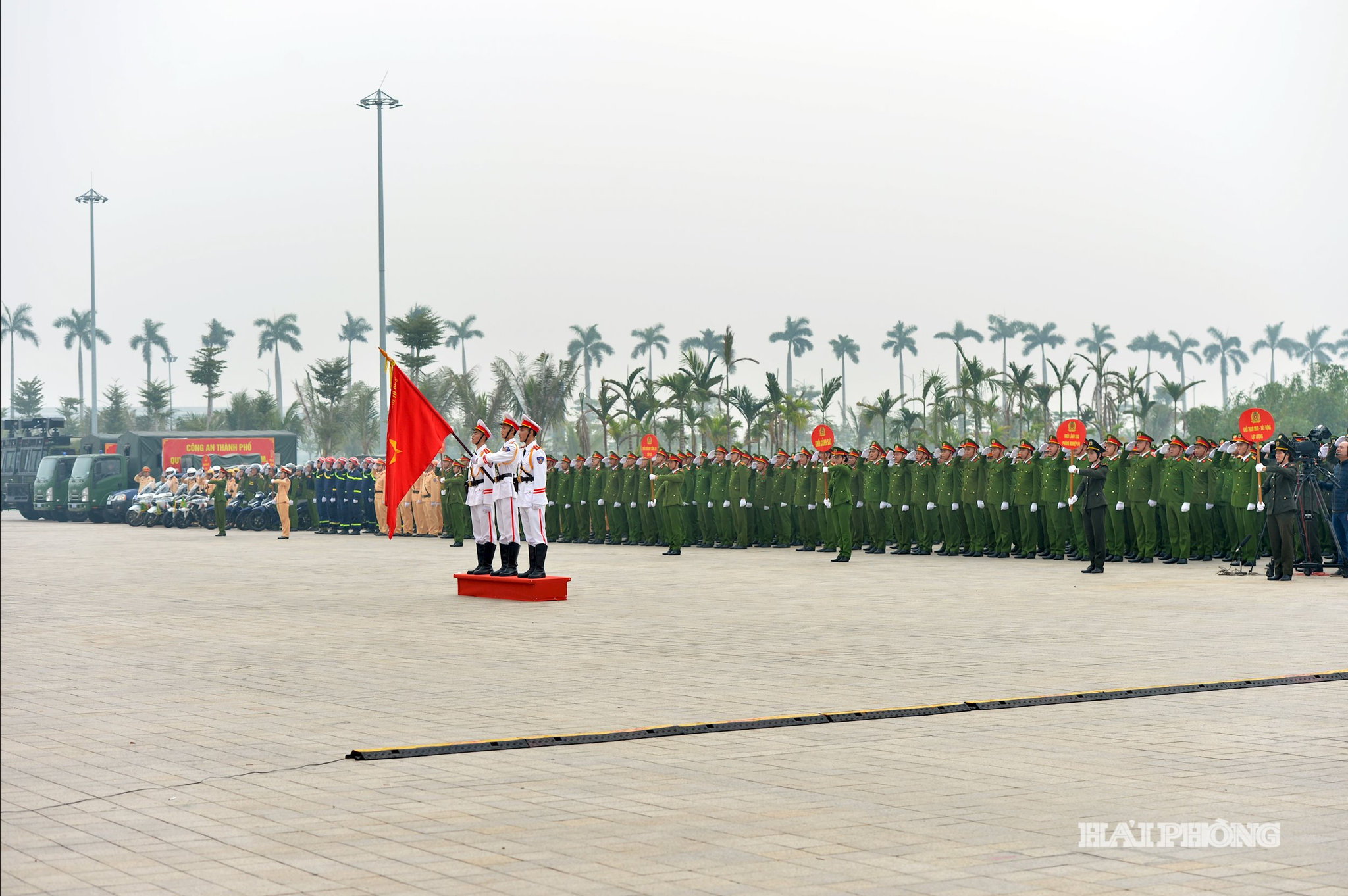 Các lực lượng Công an thành phố tham gia lễ ra quân