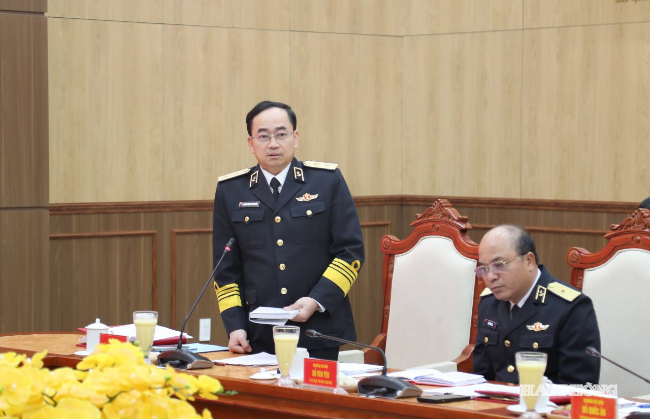Phó Đô đốc Trần Thanh Nghiêm phát biểu tại hội nghị