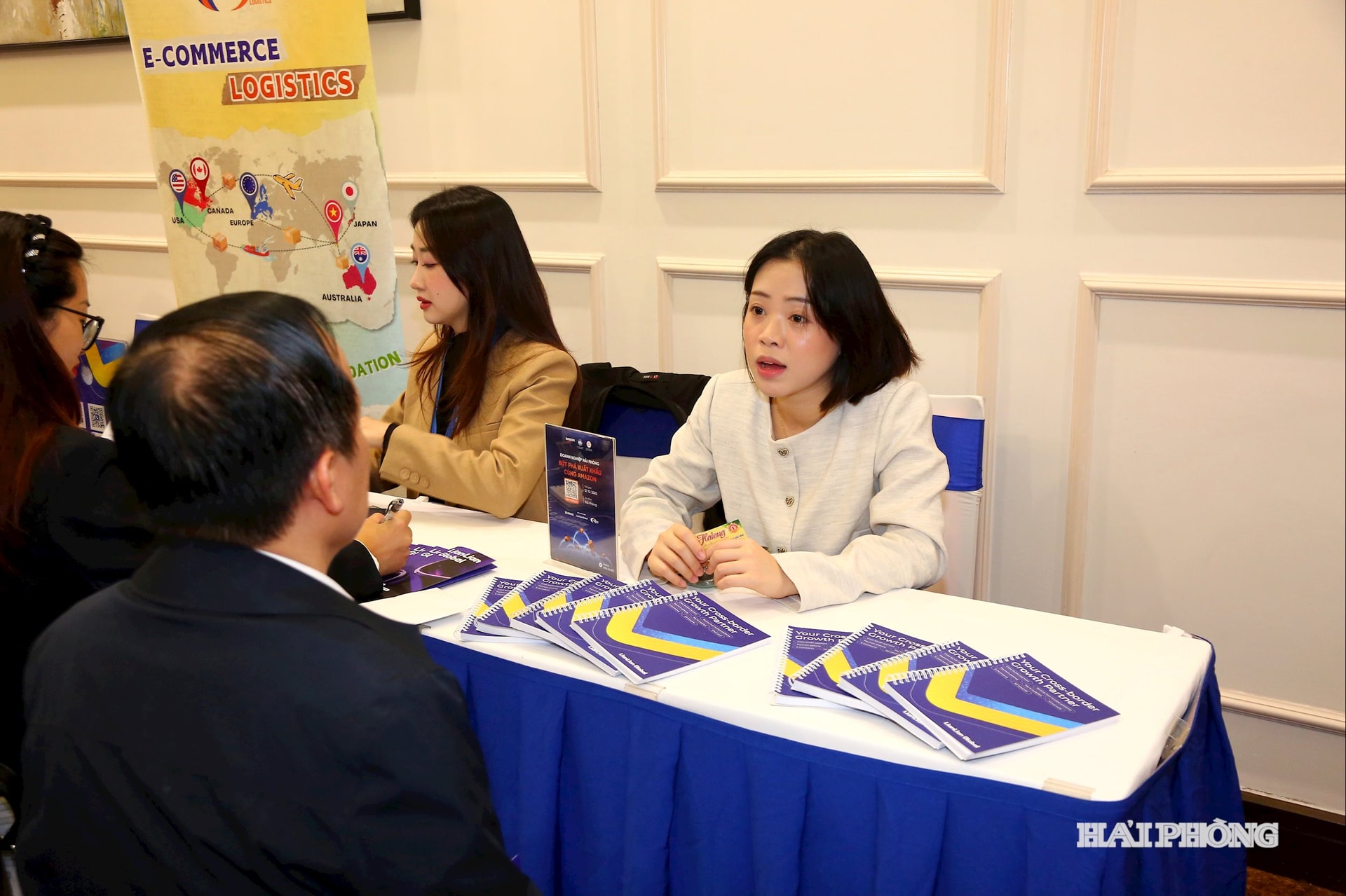 Οι επιχειρήσεις συμμετέχουν σε δικτύωση εξαγωγών με την Amazon. Φωτογραφία: Do Hien