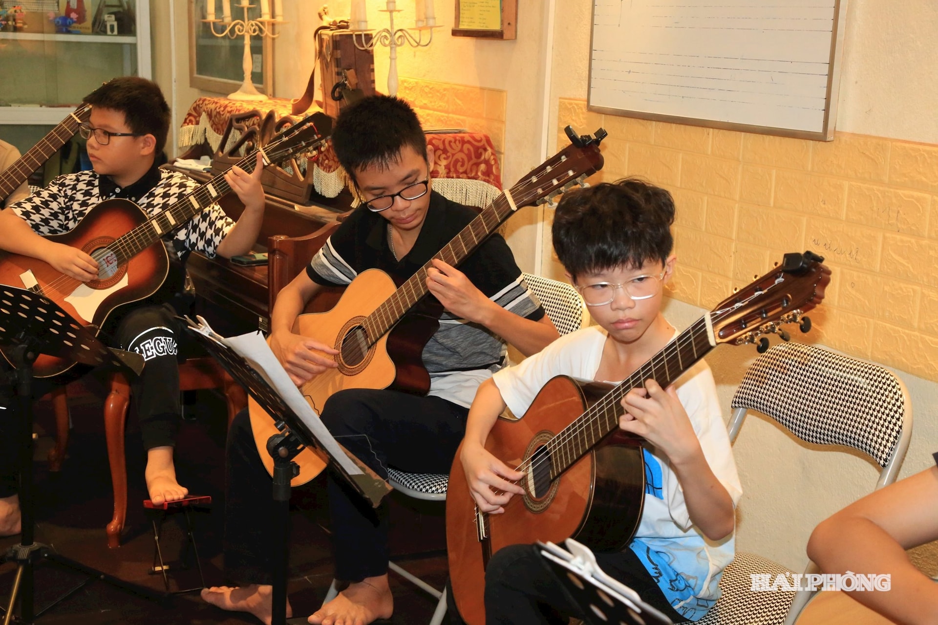 Minh Guitar 1