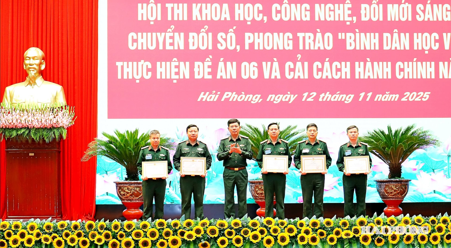 bang-khen.jpg