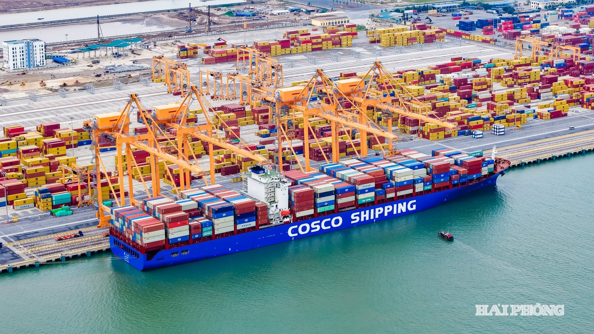 Den 2 miljonte TEU som passerade genom Hai Phongs hamn importerades från fartyget XinDaLian (Kina).