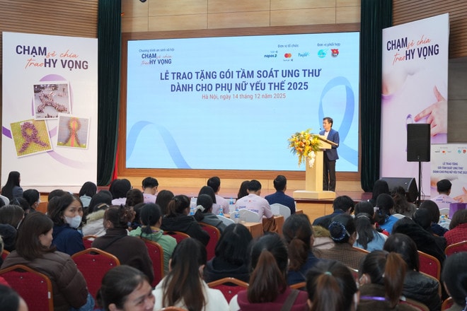 cham-se-chia-trao-hy-vong-trao-suat-tam-soat-ung-thu-cho-phu-nu-yeu-the-9.jpg