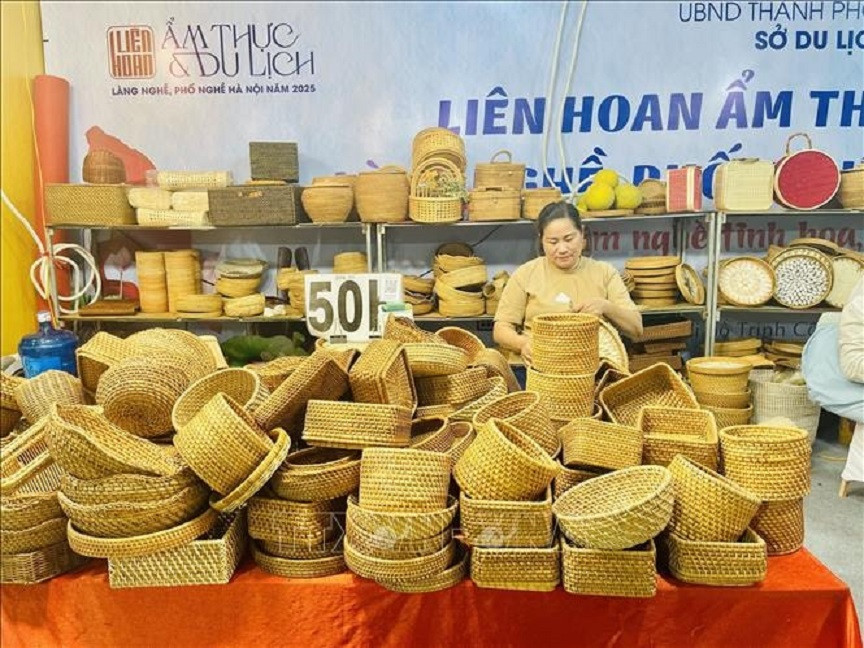 lien-hoan-am-thu-du-lich(1).jpg