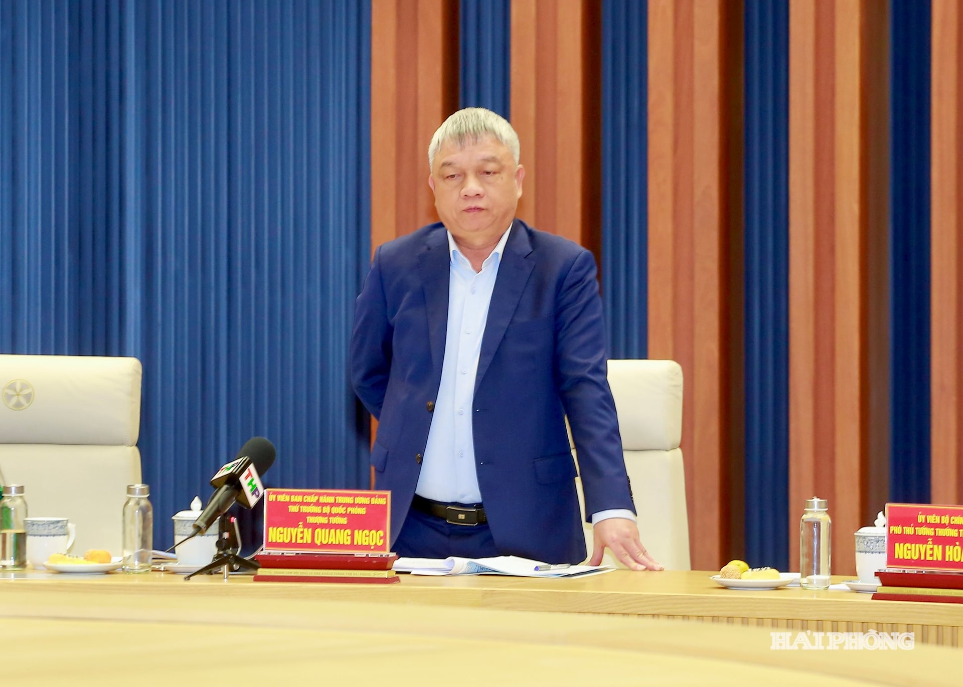 Thượng tướng Nguyễn Quang Ngọc, Uỷ viên Trung ương Đảng, Thứ trưởng Bộ Quốc phòng phát biểu ý kiến tại cuộc làm việc.