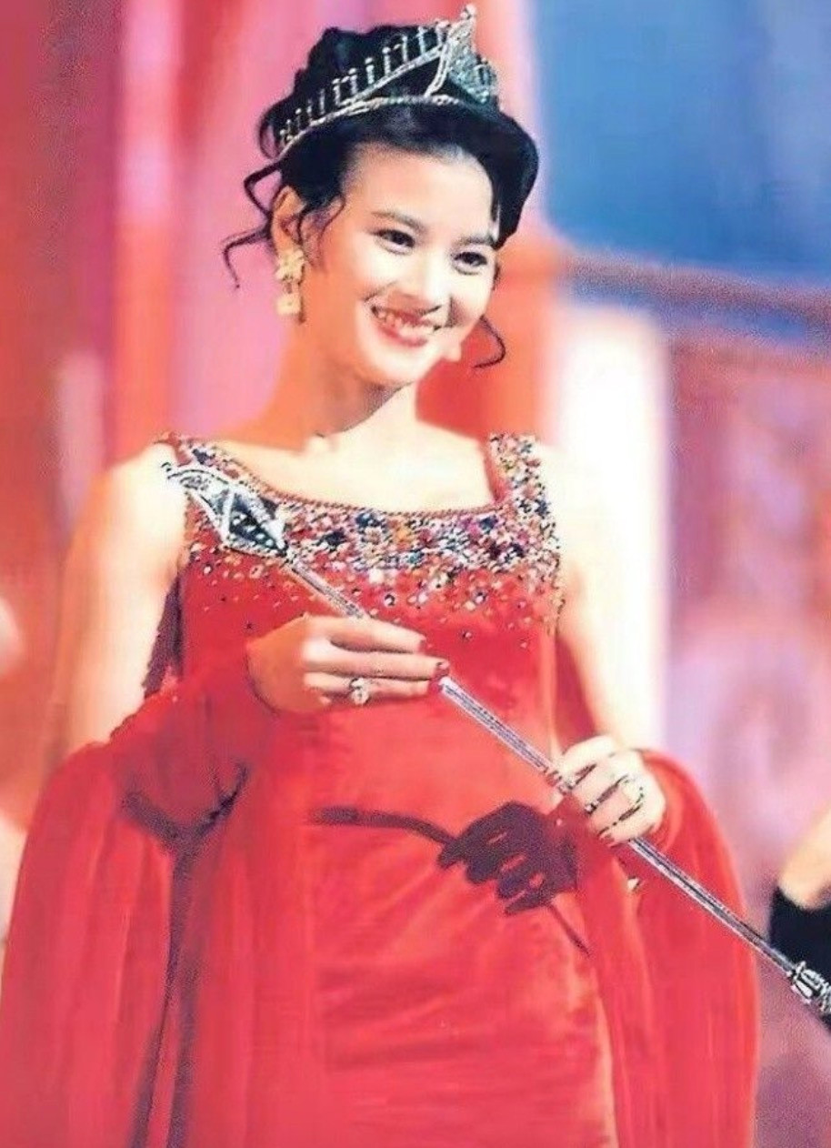 Lê Yến San đăng quang Hoa hậu Châu Á 1985.