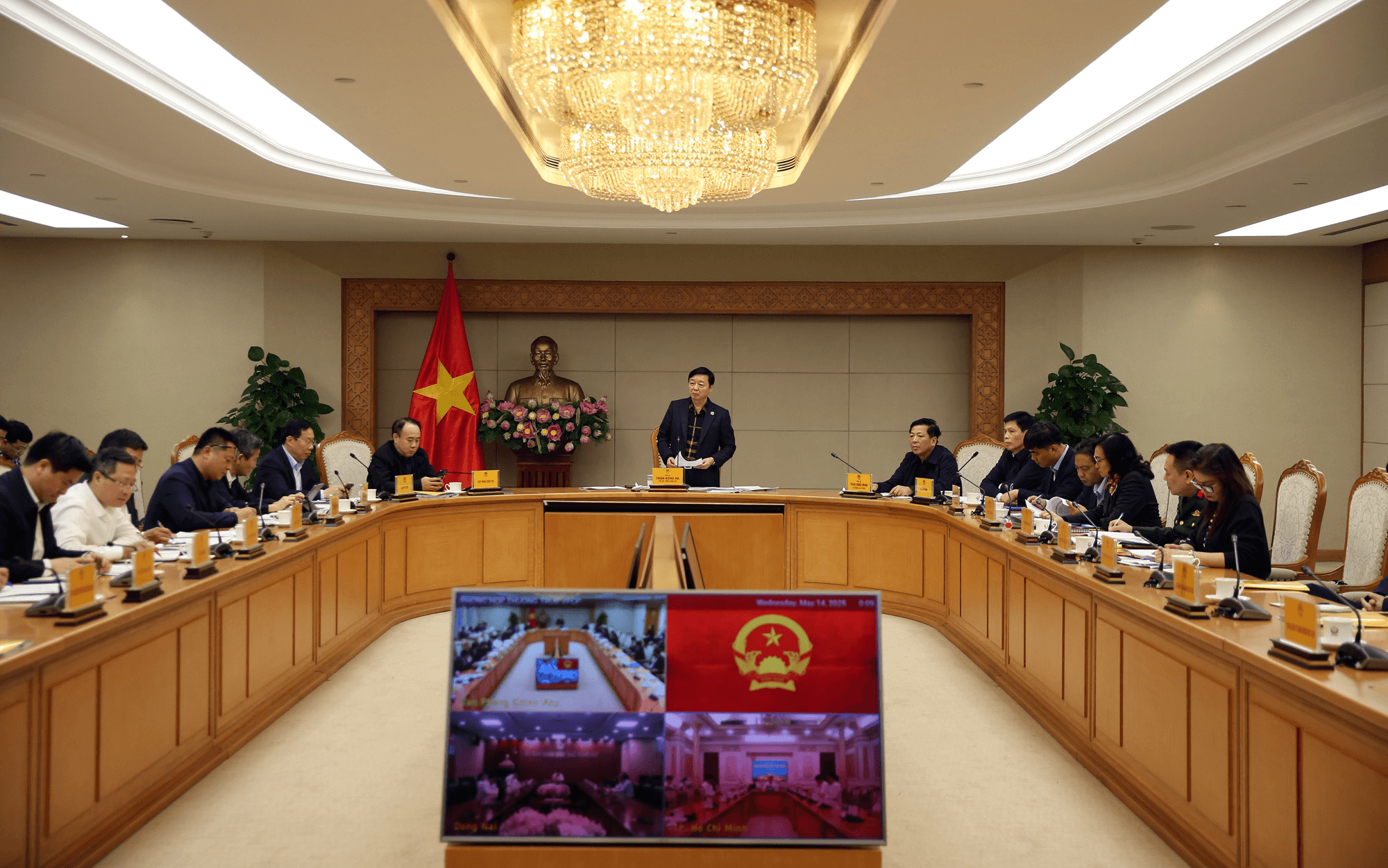 pho-thu-tuong-tran-hong-ha1.png