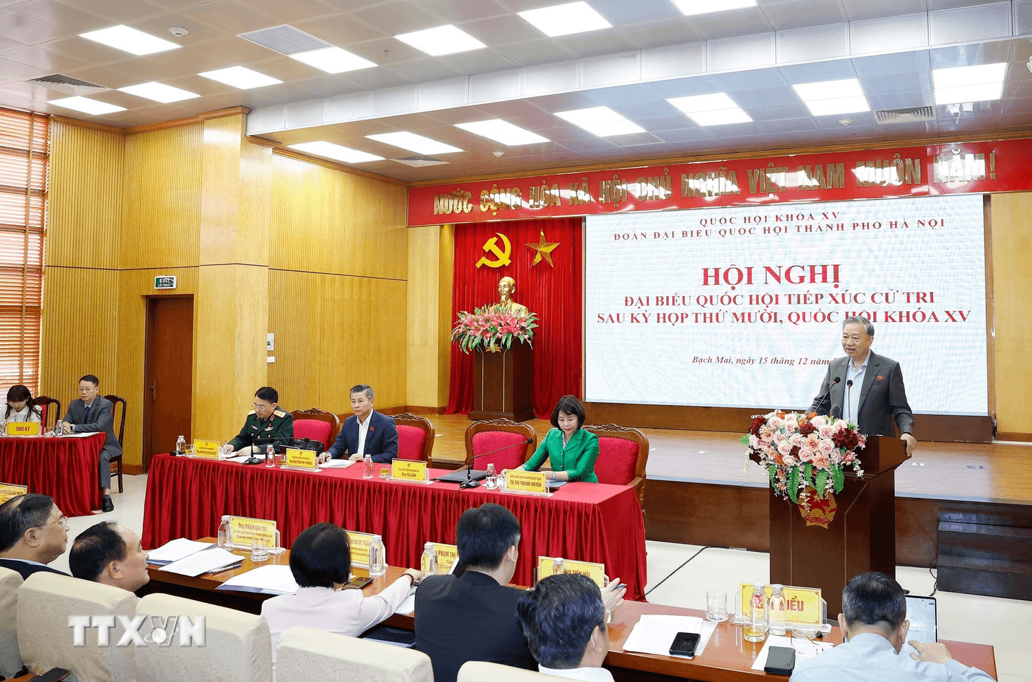 tong-bi-thu-tiep-xuc-cu-tri2.png