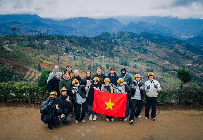 Không chỉ du khách trong nước mà khách du lịch quốc tế cũng đam mê cùng đất Hà Giang. (Ảnh: Vương Công Nam/Vietnam+) 494201624-2480917055582755-3489930375083306259-n.jpg