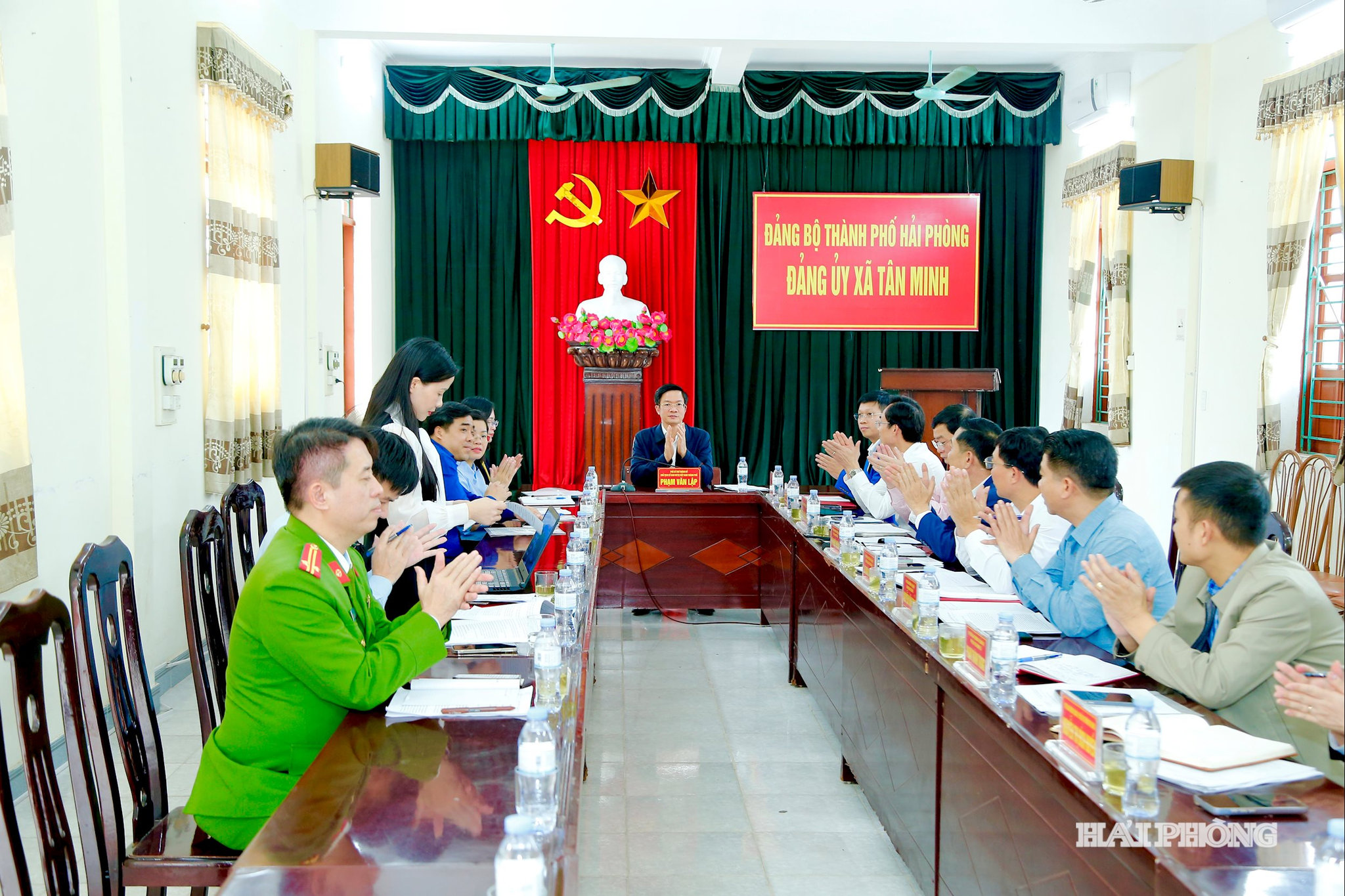 Quang cảnh cuộc làm việc tại xã Tân Minh.