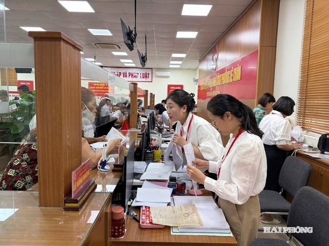 phuong-le-chan.jpg
