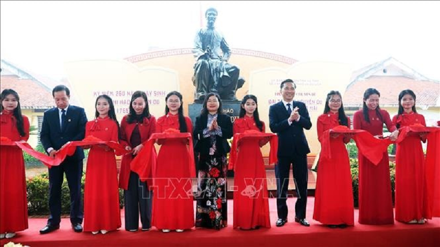 trung-bay1.png