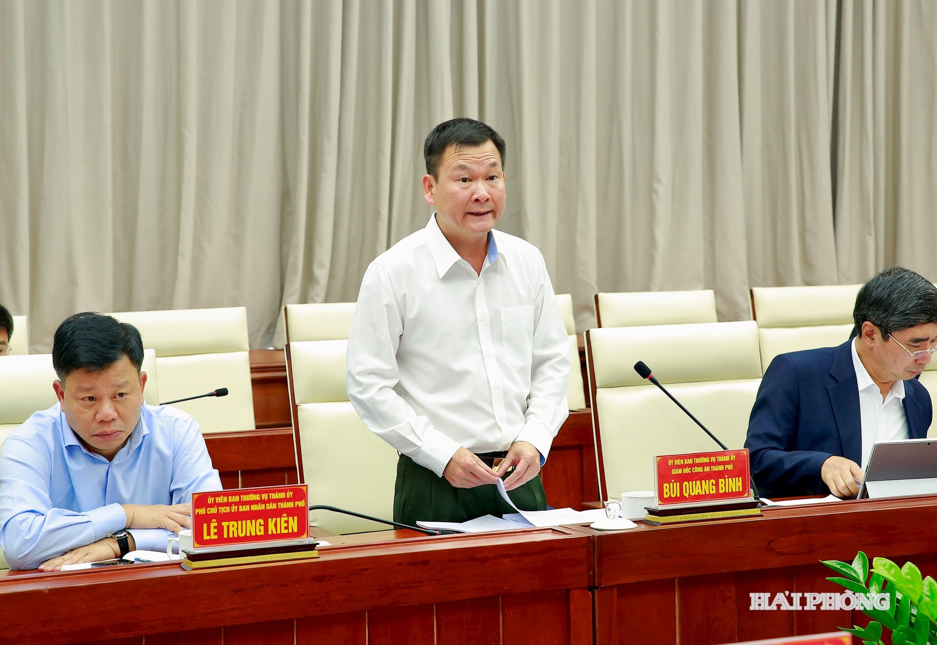 Đồng chí Bùi Quang Bình, Uỷ viên Ban Thường vụ Thành uỷ, Giám đốc Công an thành phố phát biểu ý kiến.