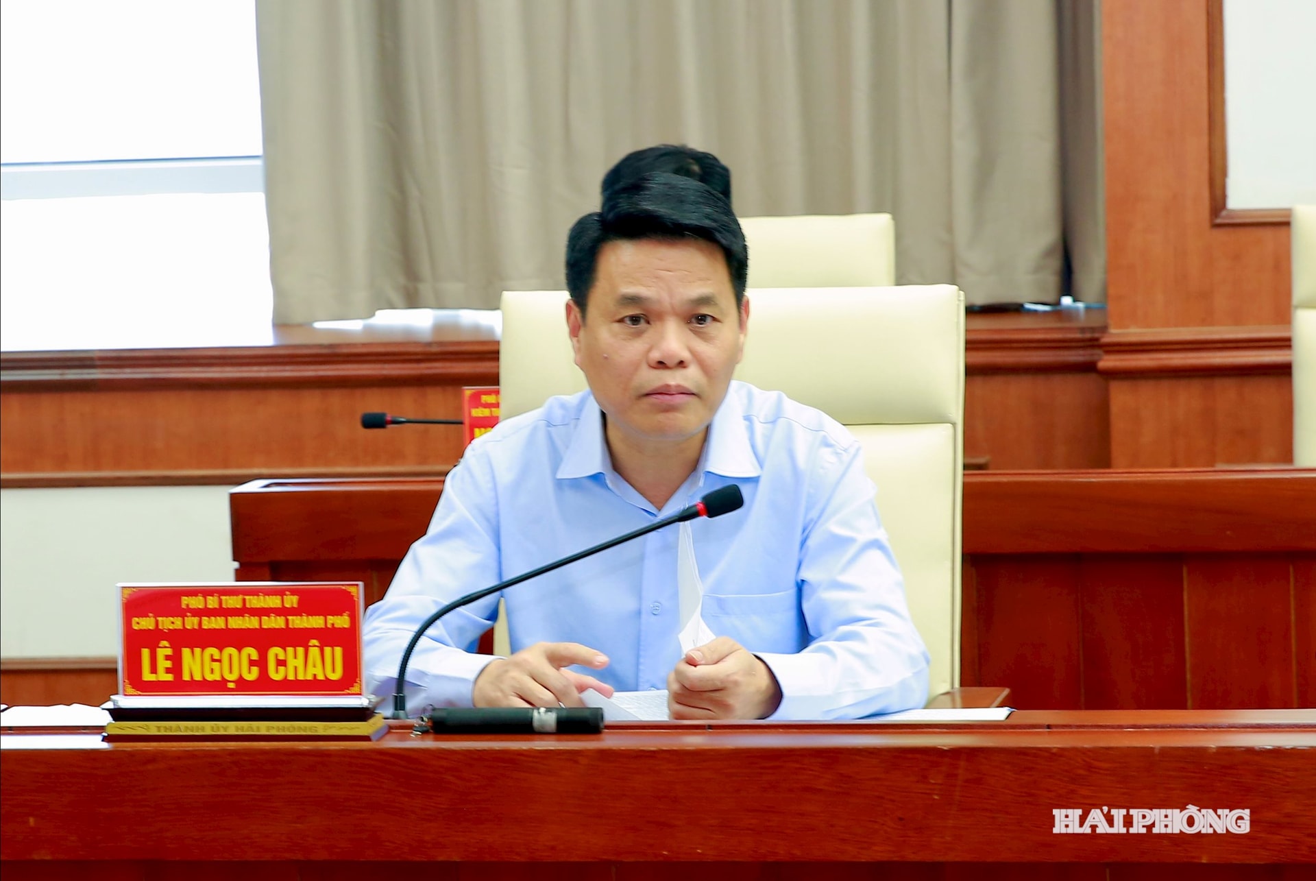 Đồng chí Lê Ngọc Châu, Phó bí thư Thành uỷ, Chủ tịch UBND thành phố phát biểu ý kiến.