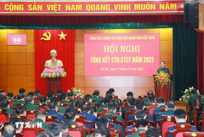 Đại tướng Nguyễn Trọng Nghĩa, Chủ nhiệm Tổng cục Chính trị Quân đội Nhân dân Việt Nam phát biểu kết luận hội nghị. (Ảnh: Trọng Đức/TTXVN) ttxvn-1812-tong-cuc-chinh-tri-quan-doi-nhan-dan-viet-nam-2.jpg