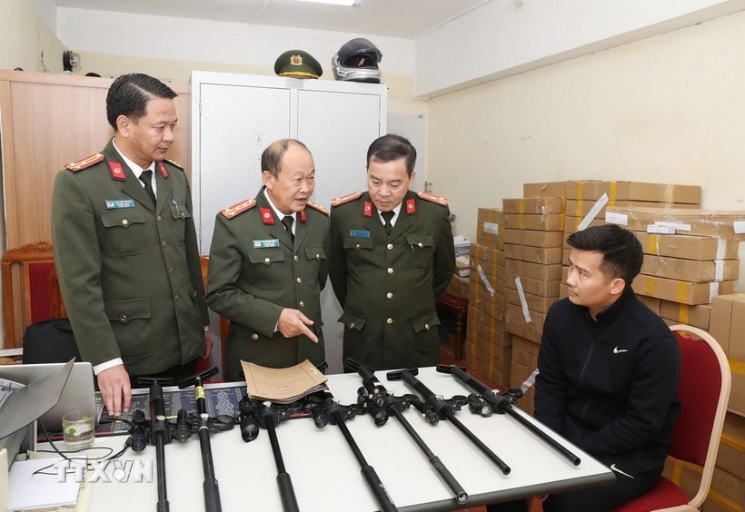 son-la-kham-pha-thanh-cong-vu-mua-ban-tang-tru-trai-phep-vu-khi-quan-dung-so-luong-lon.jpg