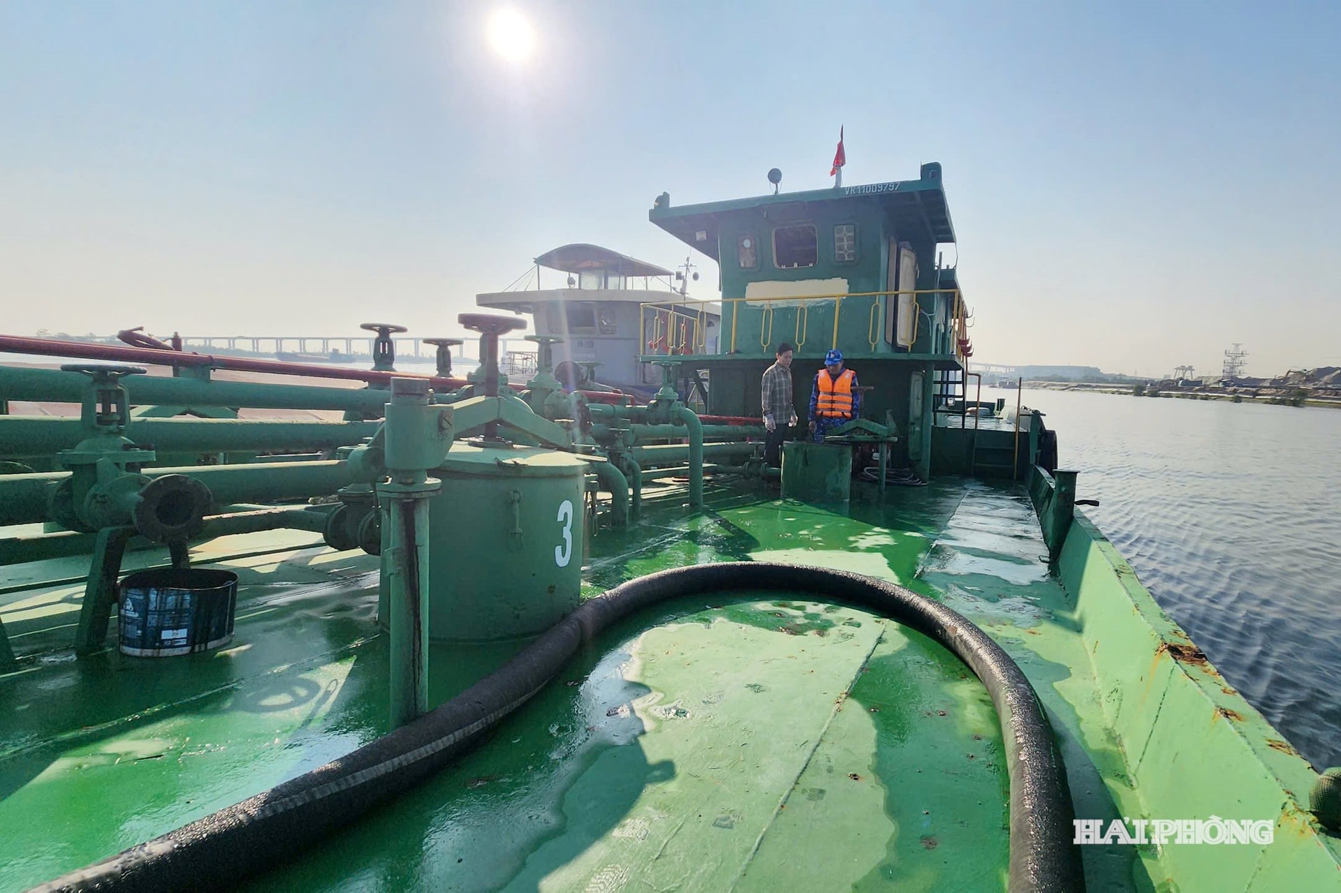 Tàu chở 15.000kg dầu FO không rõ nguồn gốc bị lực lượng chức năng tạm giữ