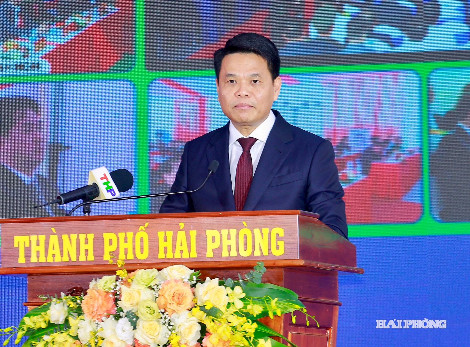 សមមិត្ត ឡេ ង៉ុកចូវ អនុលេខាគណៈកម្មាធិការបក្សទីក្រុង និងជាប្រធានគណៈកម្មាធិការប្រជាជនទីក្រុង បានថ្លែងសុន្ទរកថានៅក្នុងពិធីបើកការដ្ឋានសាងសង់ផ្លូវប្រសព្វពហុជាន់ ប៊ូយវៀន-វ៉ូង្វៀនយ៉ាប។