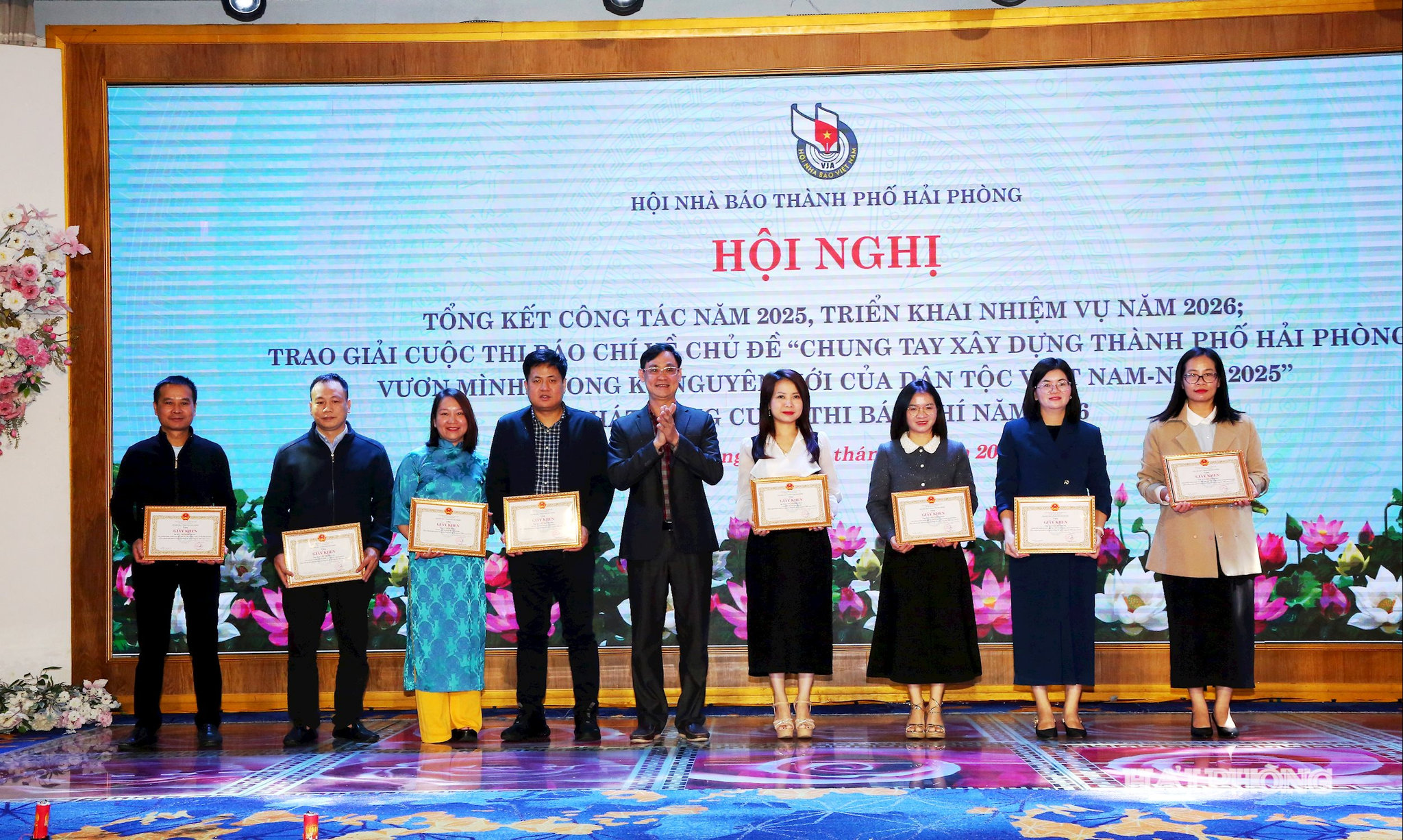 Hội Nhà báo Thành phố Hải Phòng biểu dương khen thưởng các hội viên tiêu biểu