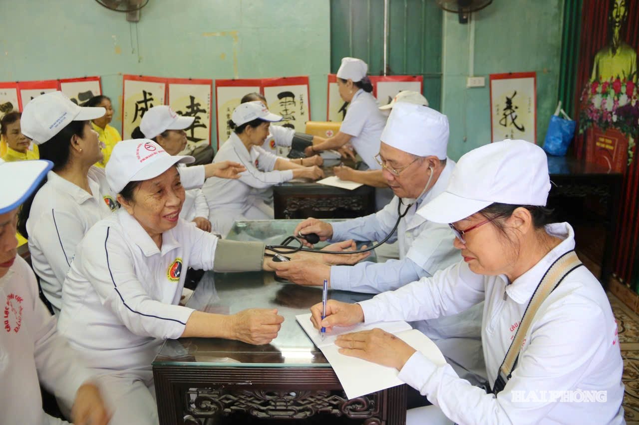 nguoi-gia.jpg