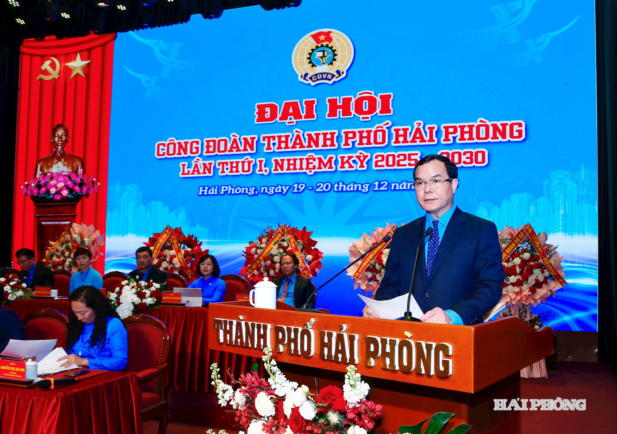 Đồng chí Nguyễn Đình Khang, Uỷ viên Trung ương Đảng, Phó chủ tịch Uỷ bà Trung ương Mặt trận Tổ quốc Việt Nam, Chủ tịch Tổng liên đoàn Lao động Việt Nam phát biểu chỉ đạo tại Đại hội.