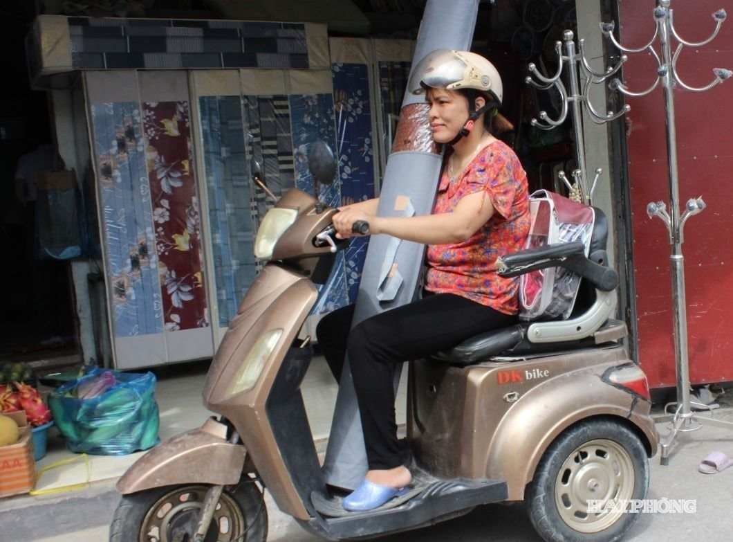 chi-hong-phuong-kinh-mon.jpg