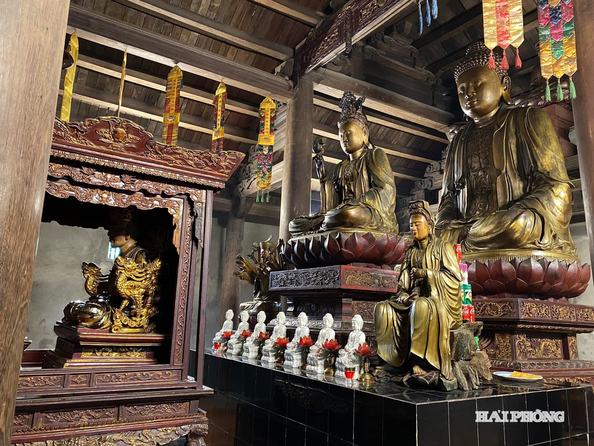 Hệ thống tượng cổ độc đáo tại chùa Cả.