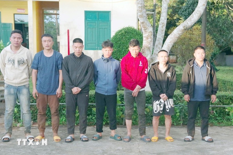 Các đối tượng nhập cảnh trái phép. (Ảnh: TTXVN phát)