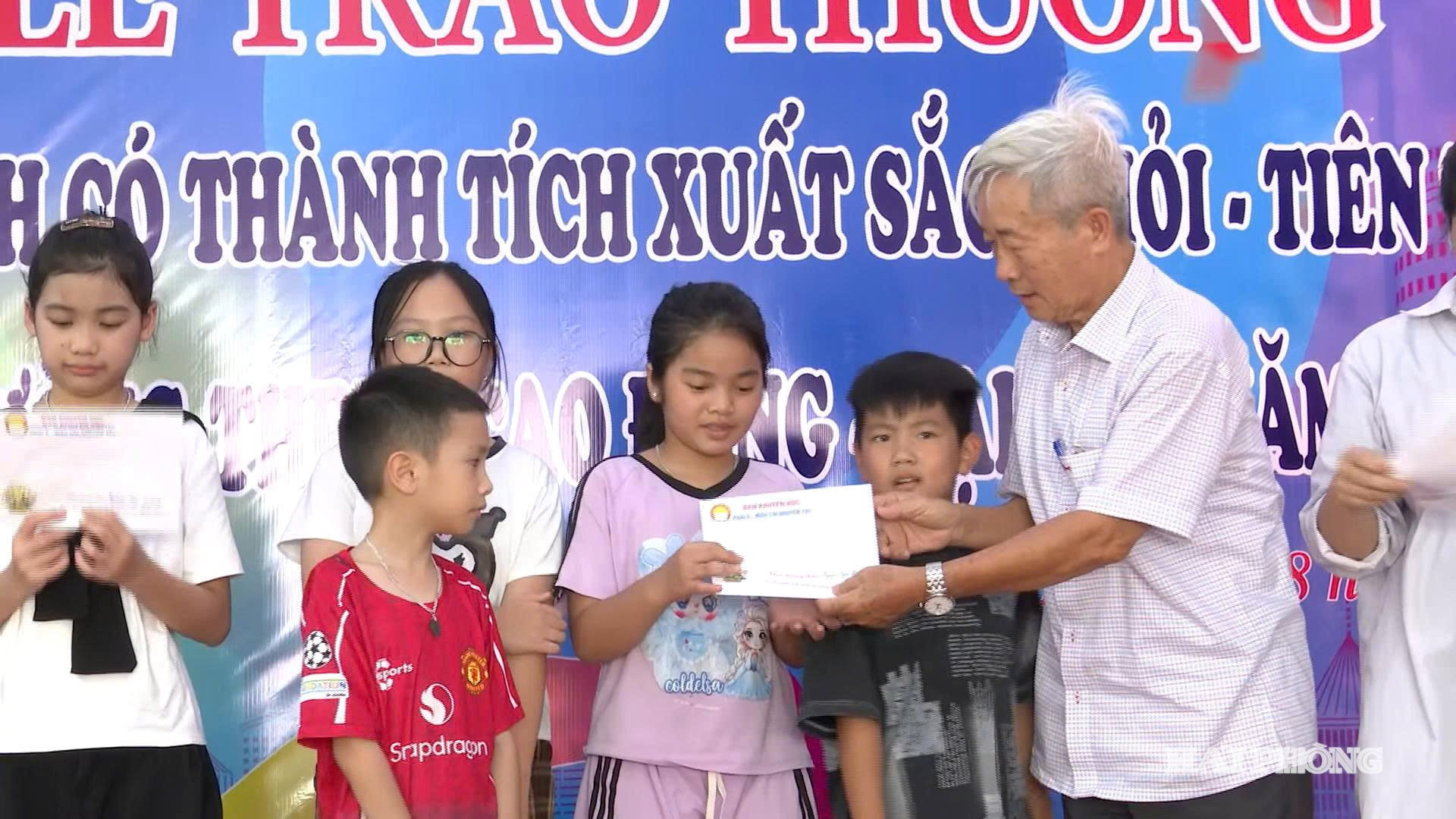 trao-thuong.jpg