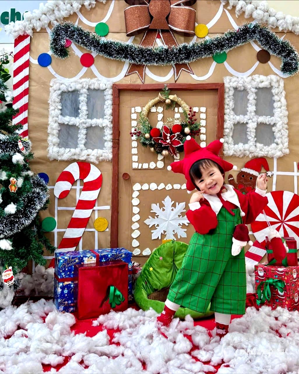 Khu trang trí Noel ở Trường ầm non Hạnh Phúc được đông đảo trẻ em tới check-in