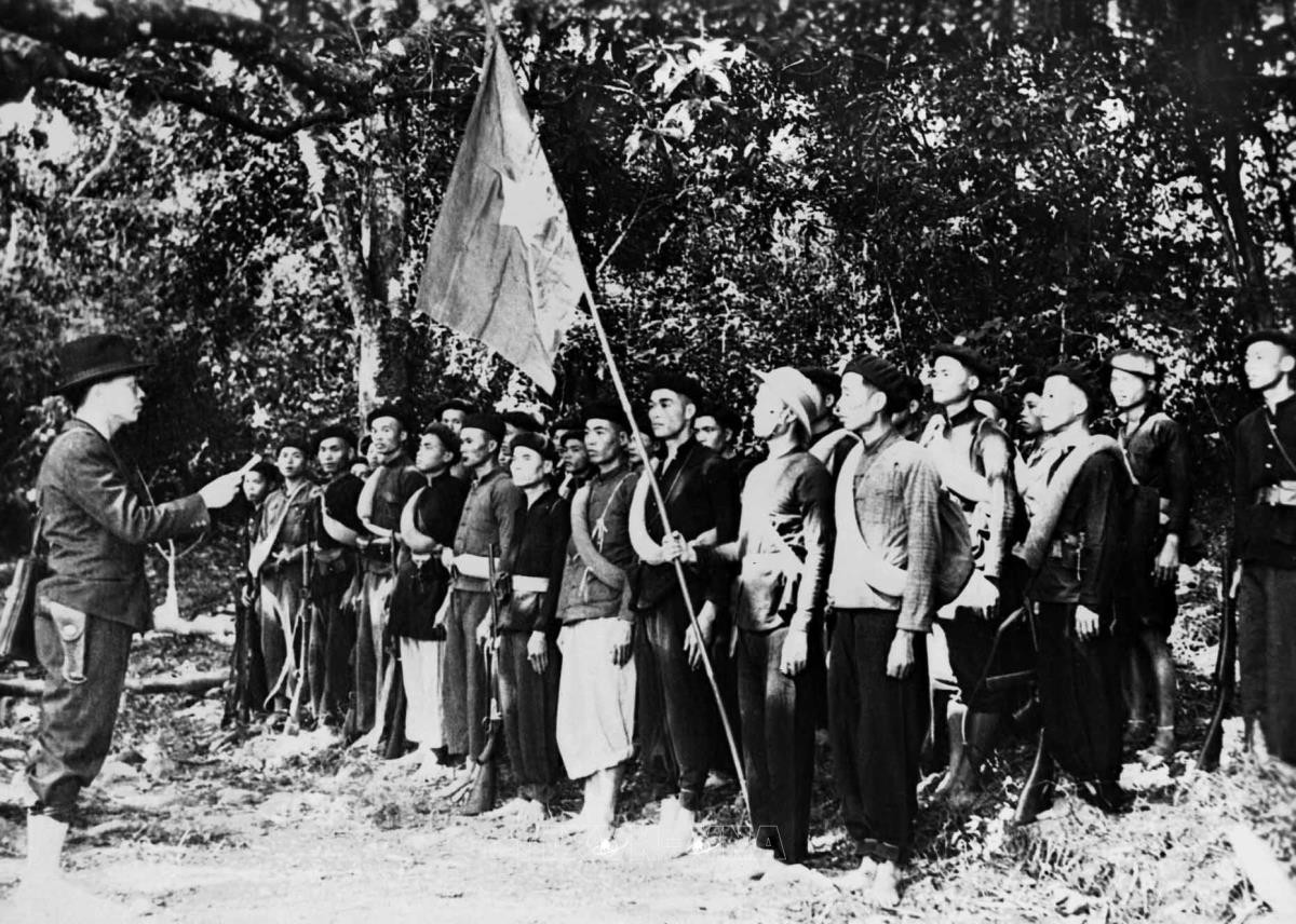 doi-viet-nam-tuyen-truyen-giai-phong-quan.jpg