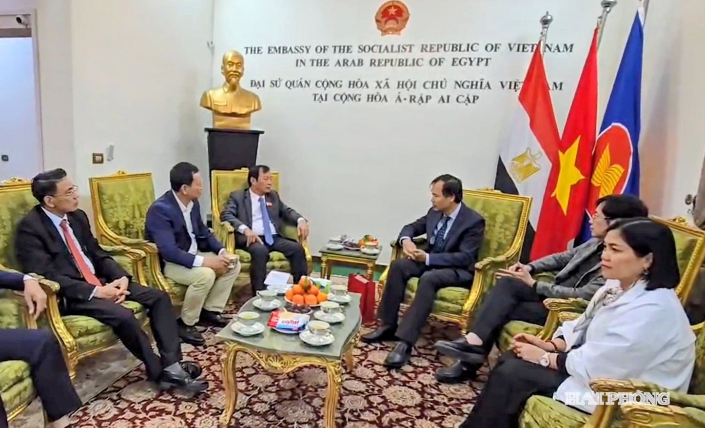 Đồng chí Lê Văn Hiệu, Phó bí thư Thành ủy, Chủ tịch HĐND thành phố và các đồng chí trong đ oàn công tác thăm và làm việc với Đại sứ quán Việt Nam tại Ai Cập.
