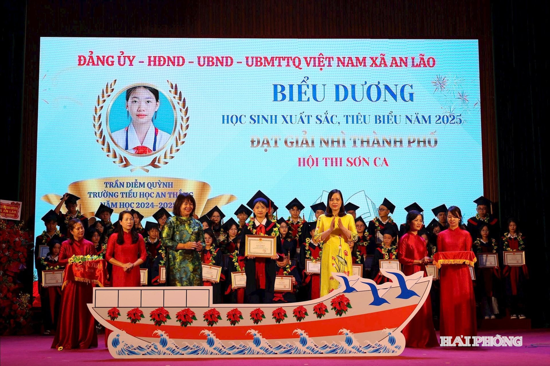 hoi-nghi-bieu-duong-xa-an-lao.jpg