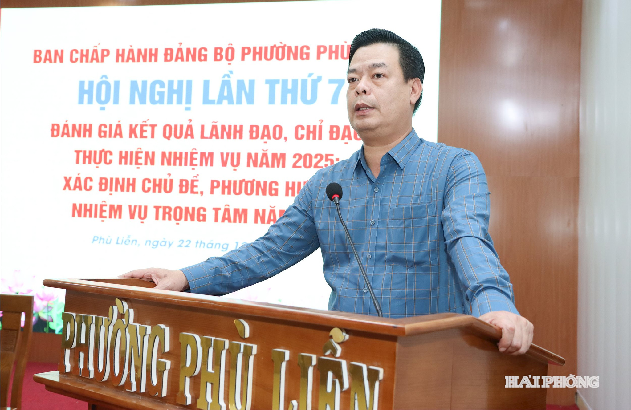 đồng chí Phạm Văn Thép - Ủy viên Ban Thường vụ Thành ủy, Trưởng ban Ban Quản lý khu kinh tế Hải Phòng phát biểu tại hội nghị