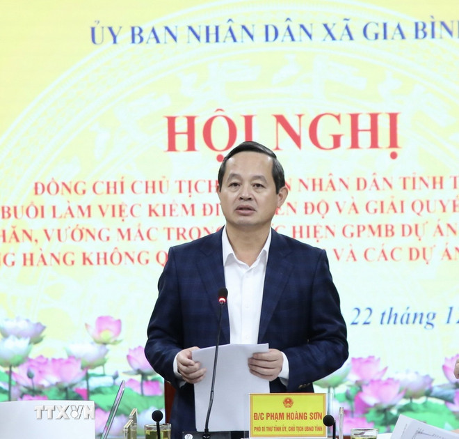 Chủ tịch Ủy ban Nhân dân tỉnh Bắc Ninh Phạm Hoàng Sơn phát biểu tại hội nghị. (Ảnh: Đỗ Huyền/TTXVN) ttxvn-san-bay-gia-binh-1.jpg