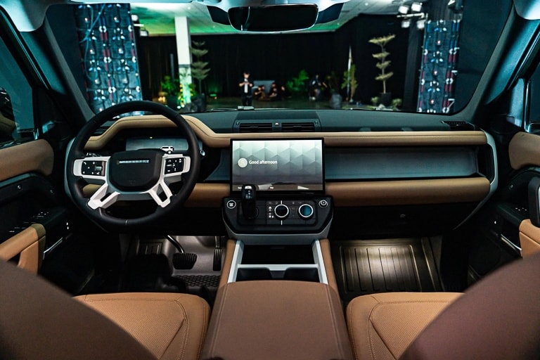 khám phá land rover defender phiên bản mới vừa ra mắt tại việt nam hình ảnh 2 kham pha land rover defender phien ban moi vua ra mat tai viet nam hinh anh 2